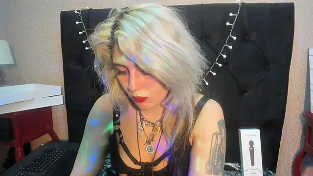 HollyWould   online show from October 2025 07:23:01 PM