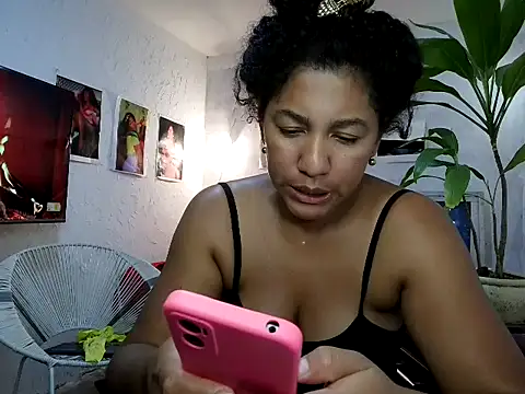 Snapshot of bellacrespalatina chatting on March 2026 05:10:02 AM bellacrespalatina online show from March 2026 05:10:02 AM