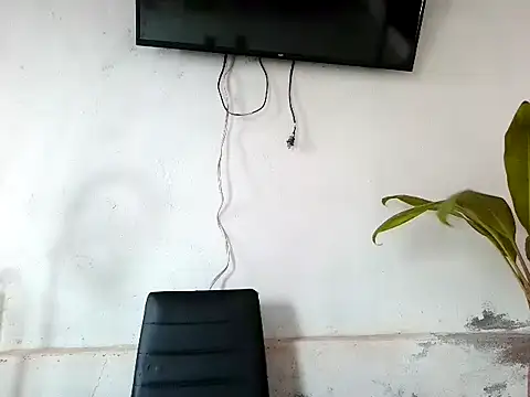 Snapshot of bellacrespalatina chatting on April 2026 05:43:02 PM bellacrespalatina online show from April 2026 05:43:02 PM