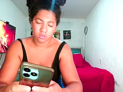 Snapshot of bellacrespalatina chatting on April 2026 06:03:01 PM bellacrespalatina online show from April 2026 06:03:01 PM