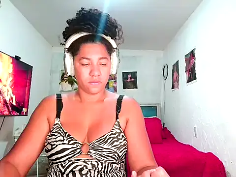 Snapshot of bellacrespalatina chatting on April 2026 06:15:01 PM bellacrespalatina online show from April 2026 06:15:01 PM