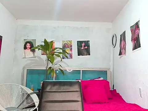 Snapshot of bellacrespalatina chatting on April 2026 05:25:01 PM bellacrespalatina online show from April 2026 05:25:01 PM