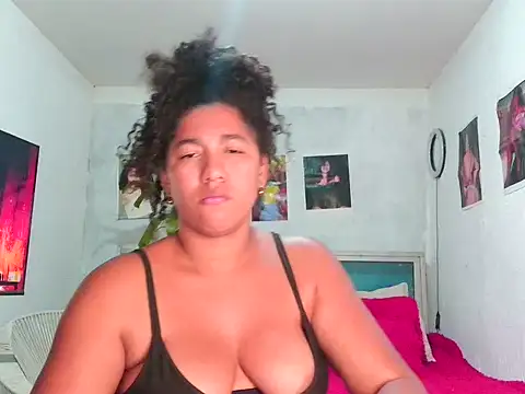 Snapshot of bellacrespalatina chatting on April 2026 02:51:02 AM bellacrespalatina online show from April 2026 02:51:02 AM