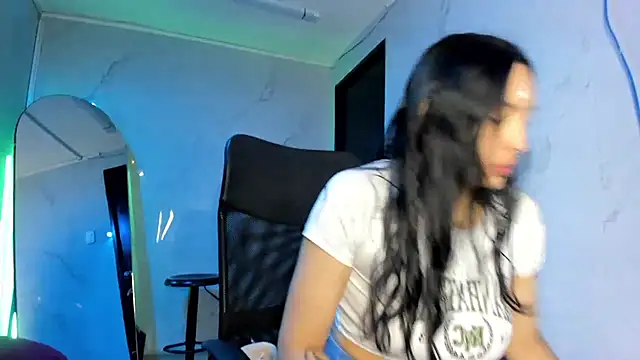 ChloeeTompson  online show from October 2025 02:41:02 AM