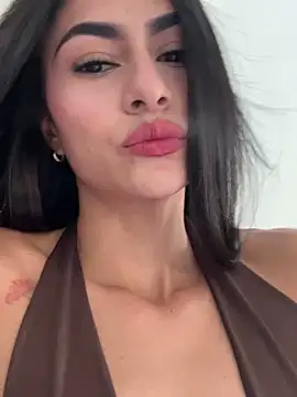 emilie xx  online show from April 2026 08:28:02 PM