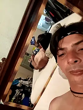 Snapshot of frank32love chatting on April 2026 04:28:02 AM frank32love online show from April 2026 04:28:02 AM