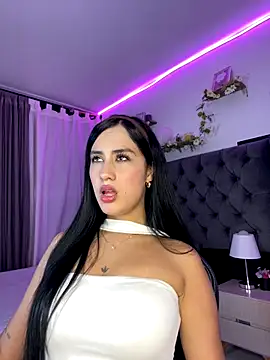 Amiirra  online show from November 2025 04:01:02 AM