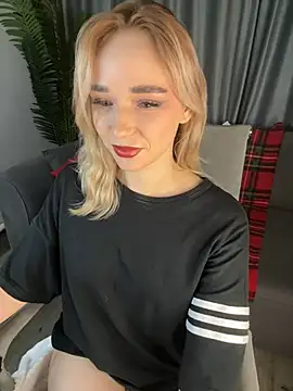 Snapshot of Eva_Millss chatting on December 2024 07:53:02 PM Eva Millss online show from December 2024 07:53:02 PM