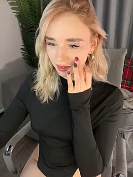 Snapshot of Eva_Millss chatting on December 2024 07:14:02 PM Eva Millss online show from December 2024 07:14:02 PM