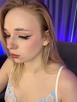 Snapshot of Eva_Millss chatting on February 2025 01:22:01 PM Eva Millss online show from February 2025 01:22:01 PM