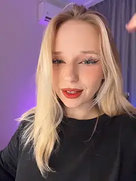 Snapshot of Eva_Millss chatting on September 2025 01:11:02 PM Eva Millss online show from September 2025 01:11:02 PM