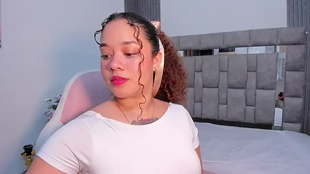 zulyjones online show from November 2025 07:08:02 PM