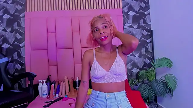 Brithanyslim online show from December 2025 12:54:01 PM