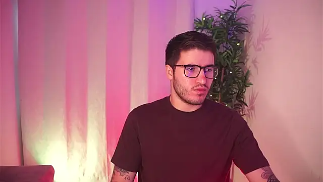 Snapshot of Tony_Wylie chatting on February 2026 04:05:02 PM Tony Wylie online show from February 2026 04:05:02 PM