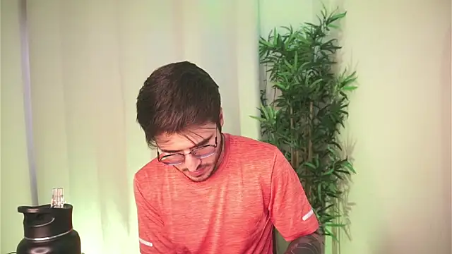 Snapshot of Tony_Wylie chatting on March 2026 06:45:02 PM Tony Wylie online show from March 2026 06:45:02 PM