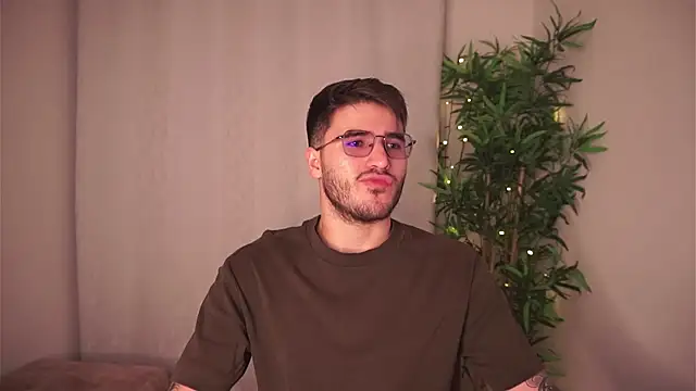 Snapshot of Tony_Wylie chatting on March 2026 10:35:01 PM Tony Wylie online show from March 2026 10:35:01 PM