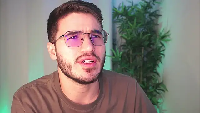 Snapshot of Tony_Wylie chatting on March 2026 03:52:01 AM Tony Wylie online show from March 2026 03:52:01 AM