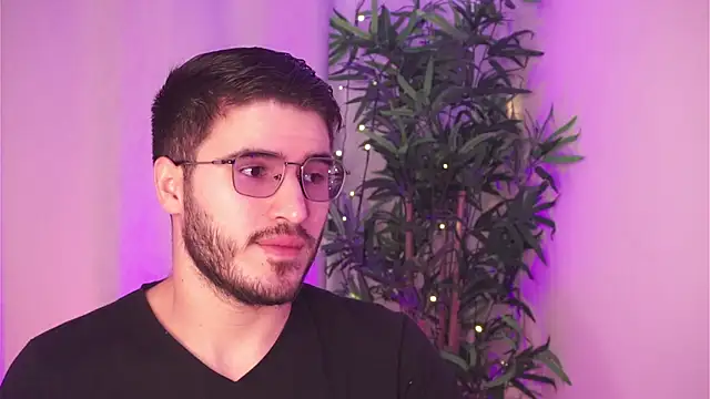 Snapshot of Tony_Wylie chatting on April 2026 01:34:01 PM Tony Wylie online show from April 2026 01:34:01 PM