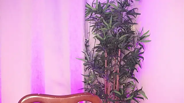 Snapshot of Tony_Wylie chatting on April 2026 01:41:01 PM Tony Wylie online show from April 2026 01:41:01 PM