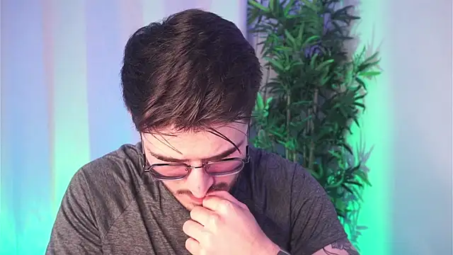 Snapshot of Tony_Wylie chatting on April 2026 01:27:01 PM Tony Wylie online show from April 2026 01:27:01 PM