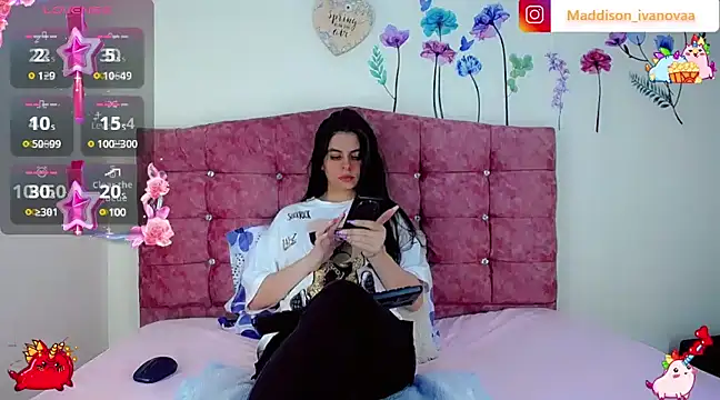 Snapshot of Madisson_Ivanova chatting on December 2024 10:23:02 PM Madisson Ivanova online show from December 2024 10:23:02 PM