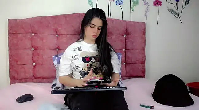 Snapshot of Madisson_Ivanova chatting on December 2024 01:28:01 AM Madisson Ivanova online show from December 2024 01:28:01 AM