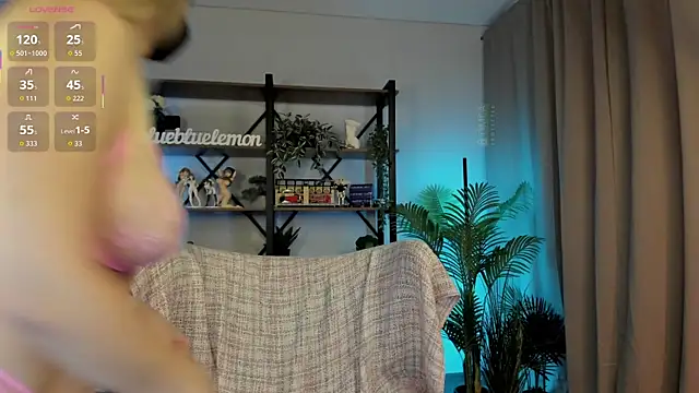 careful i bite nya online show from September 2025 12:32:02 PM