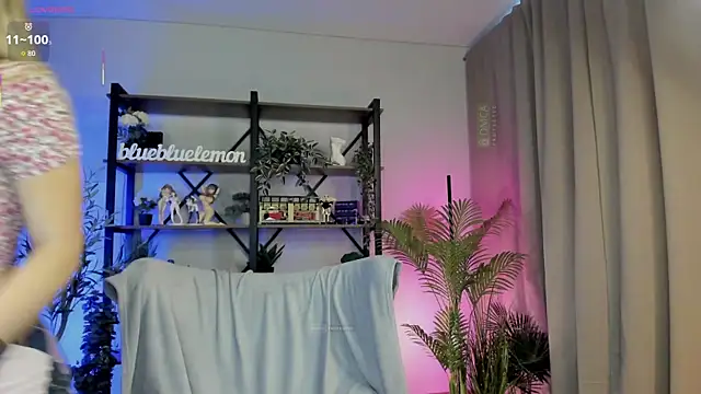 careful i bite nya online show from October 2025 01:23:01 PM