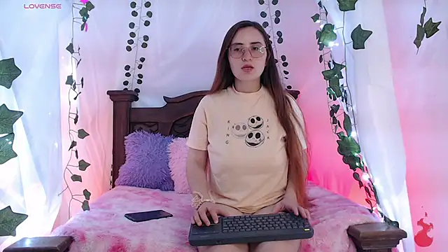 centaurigirl online show from February 2025 11:13:01 PM