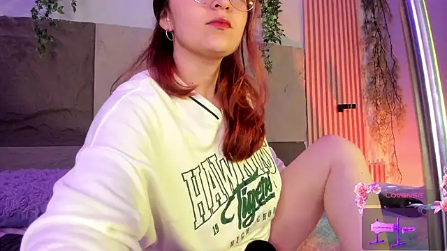 centaurigirl online show from April 2026 02:44:01 AM