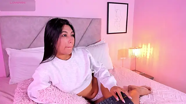 Emilyh  online show from April 2026 12:09:02 PM