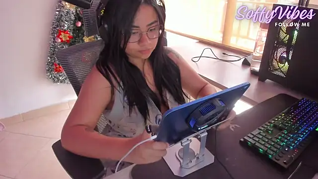 Snapshot of soffyvibes- chatting on December 2024 08:25:02 PM soffyvibes- online show from December 2024 08:25:02 PM