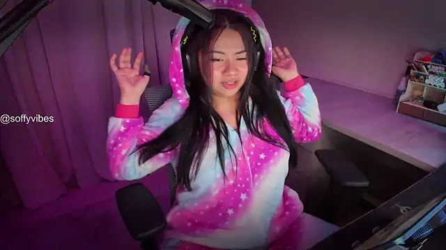 Snapshot of soffyvibes- chatting on February 2025 03:18:01 AM soffyvibes- online show from February 2025 03:18:01 AM