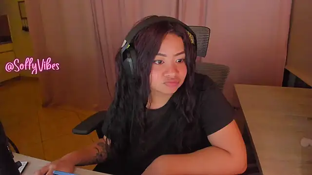 Snapshot of soffyvibes- chatting on March 2025 01:32:02 AM soffyvibes- online show from March 2025 01:32:02 AM