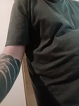 Snapshot of mikaaaaase chatting on April 2026 06:41:02 AM mikaaaaase online show from April 2026 06:41:02 AM