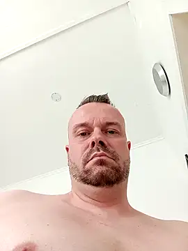 Snapshot of mikaaaaase chatting on April 2026 12:28:02 PM mikaaaaase online show from April 2026 12:28:02 PM