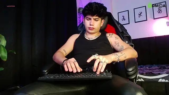 Snapshot of LyleBennett_ chatting on April 2026 11:48:01 AM LyleBennett online show from April 2026 11:48:01 AM