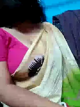 Snapshot of BERRY_00 chatting on January 2025 10:22:01 AM BERRY 00 online show from January 2025 10:22:01 AM