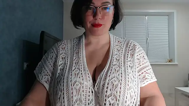 Nora Star online show from October 2025 06:58:02 PM