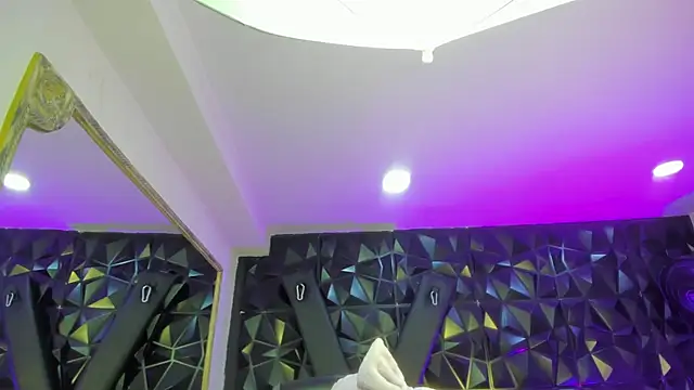 Snapshot of AlliceRosero chatting on March 2026 05:02:02 AM AlliceRosero online show from March 2026 05:02:02 AM