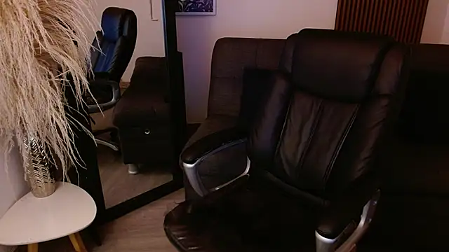 crimson tati  online show from February 2025 06:35:01 AM