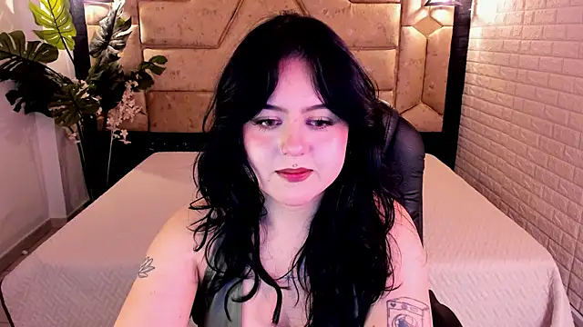 Snapshot of crimson_tati_ chatting on June 2026 05:14:01 AM crimson tati online show from June 2026 05:14:01 AM