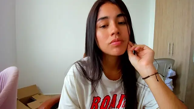 Snapshot of AriaMontgomery chatting on April 2026 08:42:02 PM AriaMontgomery online show from April 2026 08:42:02 PM