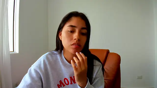 Snapshot of AriaMontgomery chatting on April 2026 06:14:02 PM AriaMontgomery online show from April 2026 06:14:02 PM