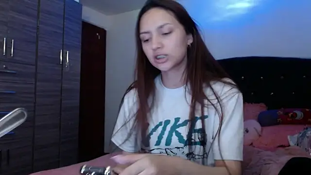holy juli online show from July 2026 03:44:01 AM