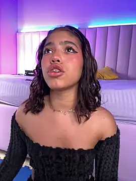 Snapshot of KellyOlsenbe chatting on March 2026 08:05:02 PM KellyOlsenbe online show from March 2026 08:05:02 PM