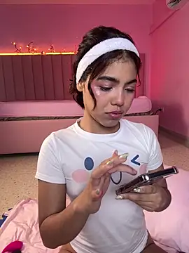 Snapshot of KellyOlsenbe chatting on March 2026 08:57:02 PM KellyOlsenbe online show from March 2026 08:57:02 PM