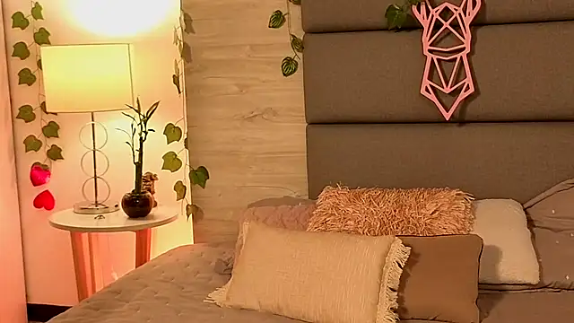 Lily Miiller online show from October 2025 08:17:01 PM