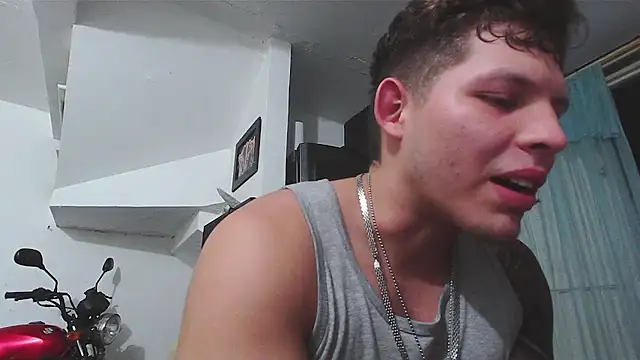 Snapshot of King_russo chatting on January 2025 10:59:01 PM King russo online show from January 2025 10:59:01 PM