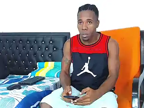Snapshot of Damian_hart_24CM chatting on February 2025 11:09:01 PM Damian hart 24CM online show from February 2025 11:09:01 PM